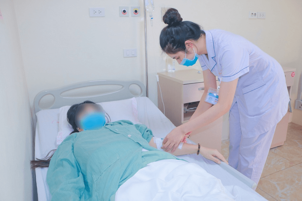 Bệnh viện E: Cấp cứu thành công một ca biến chứng sau khi hút mỡ bụng