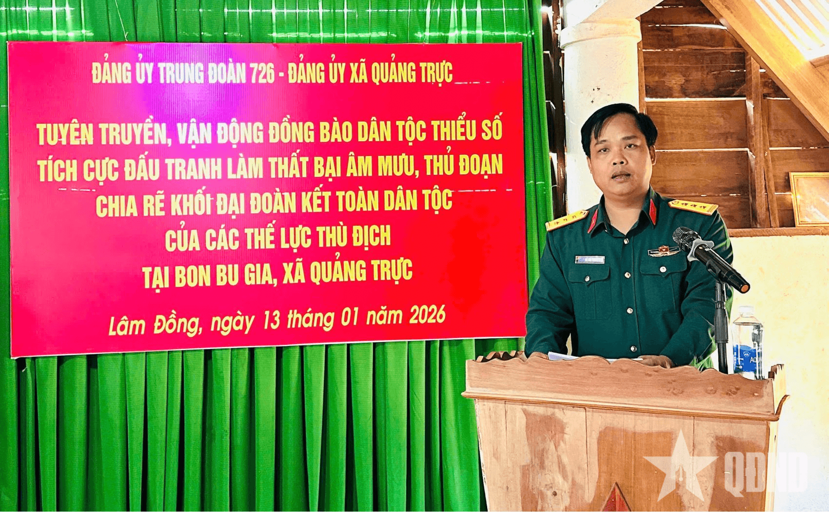 Trung đoàn 726 phối hợp tuyên truyền vận động nhân dân vùng biên giới