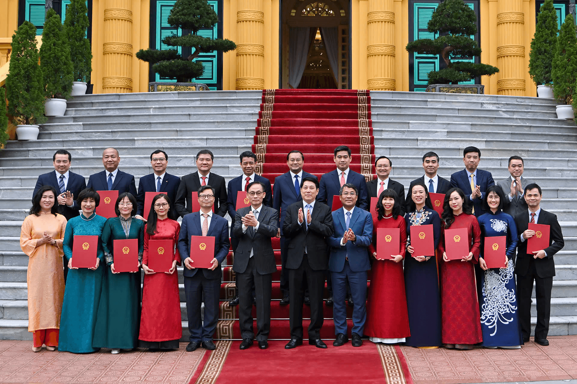 Chủ tịch nước Lương Cường trao quyết định bổ nhiệm Đại sứ Việt Nam tại các nước