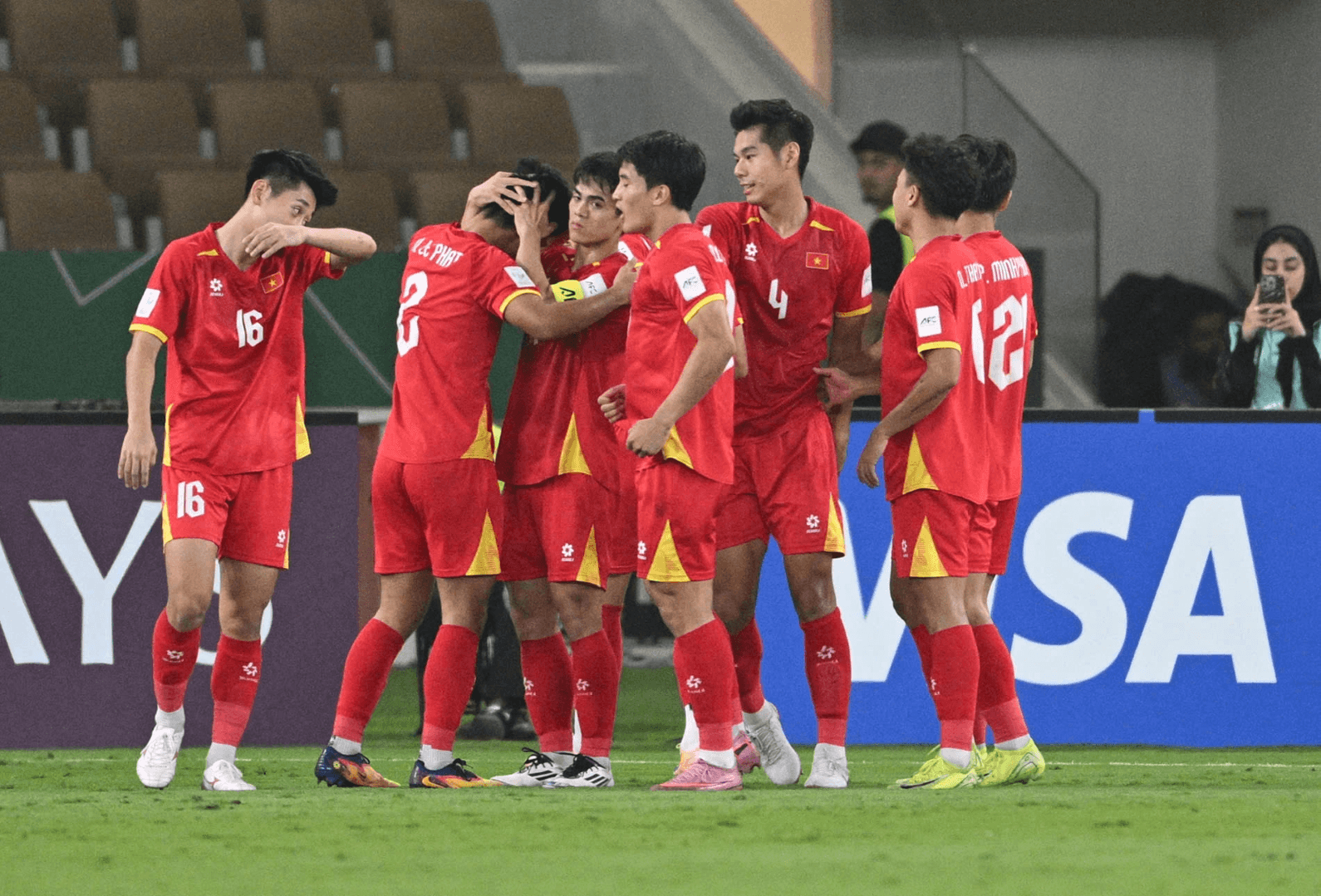 Báo Thái Lan ca ngợi U23 Việt Nam "thể hiện trái tim của sư tử"