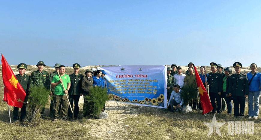 Thuận An (Huế): Rực rỡ “Đường cờ Tổ quốc”, ra quân trồng hàng dương xanh