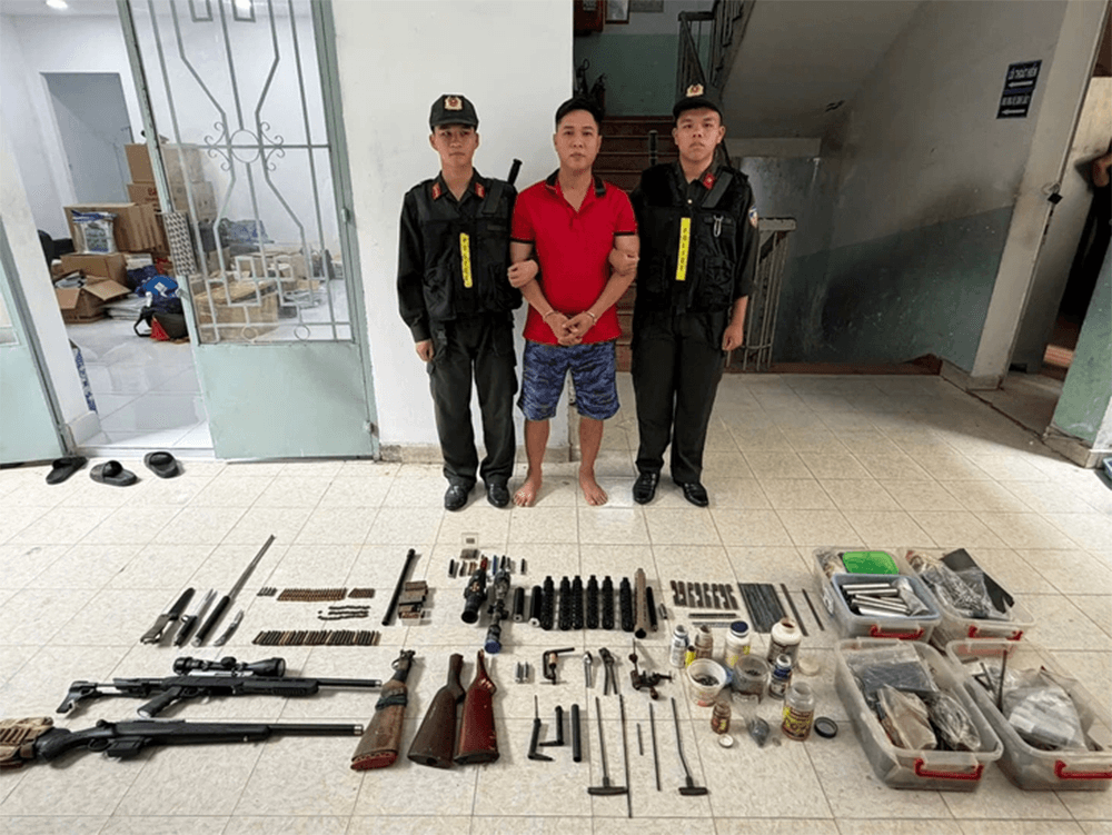 Khởi tố 13 bị can mua bán súng, đạn quân dụng