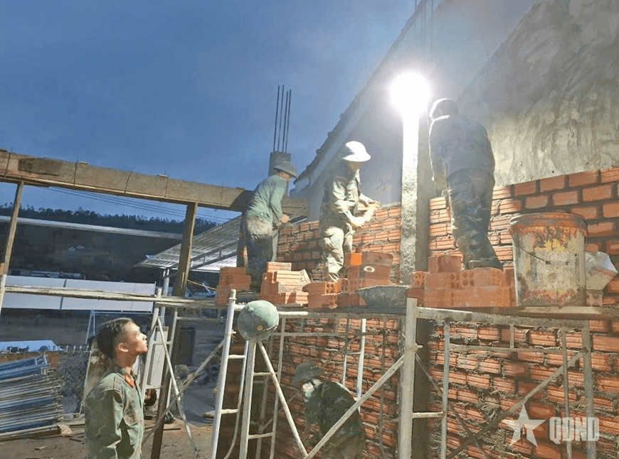 Những ngôi nhà hạnh phúc và “chiến thắng không tiếng súng”