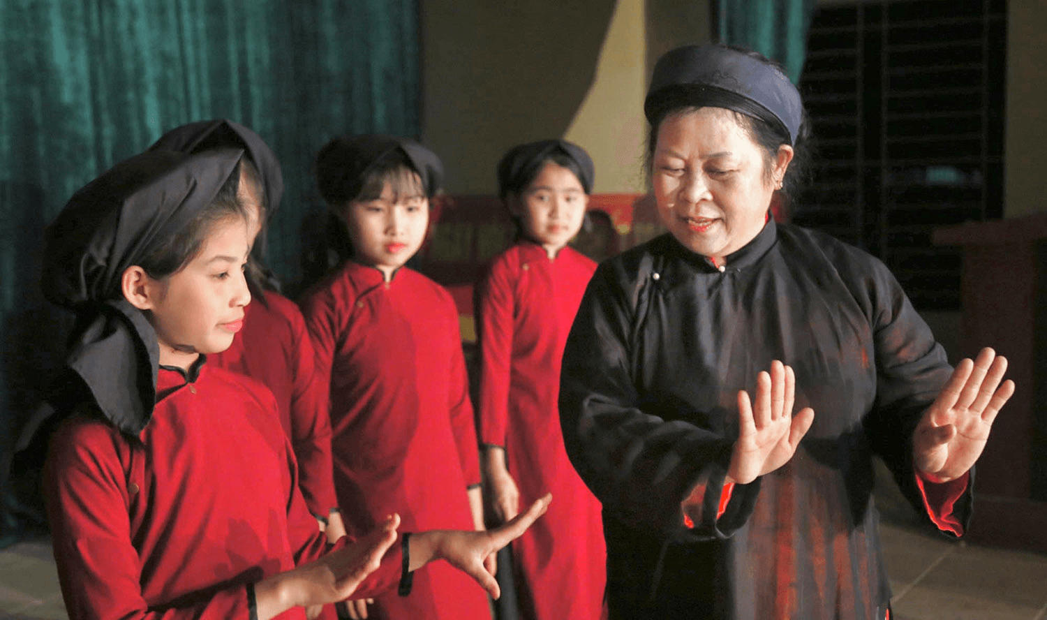 Bền bỉ gieo làn điệu xoan vào trường học