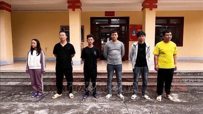 Khởi tố điều tra vụ án "Tổ chức cho người khác ở lại Việt Nam trái phép"