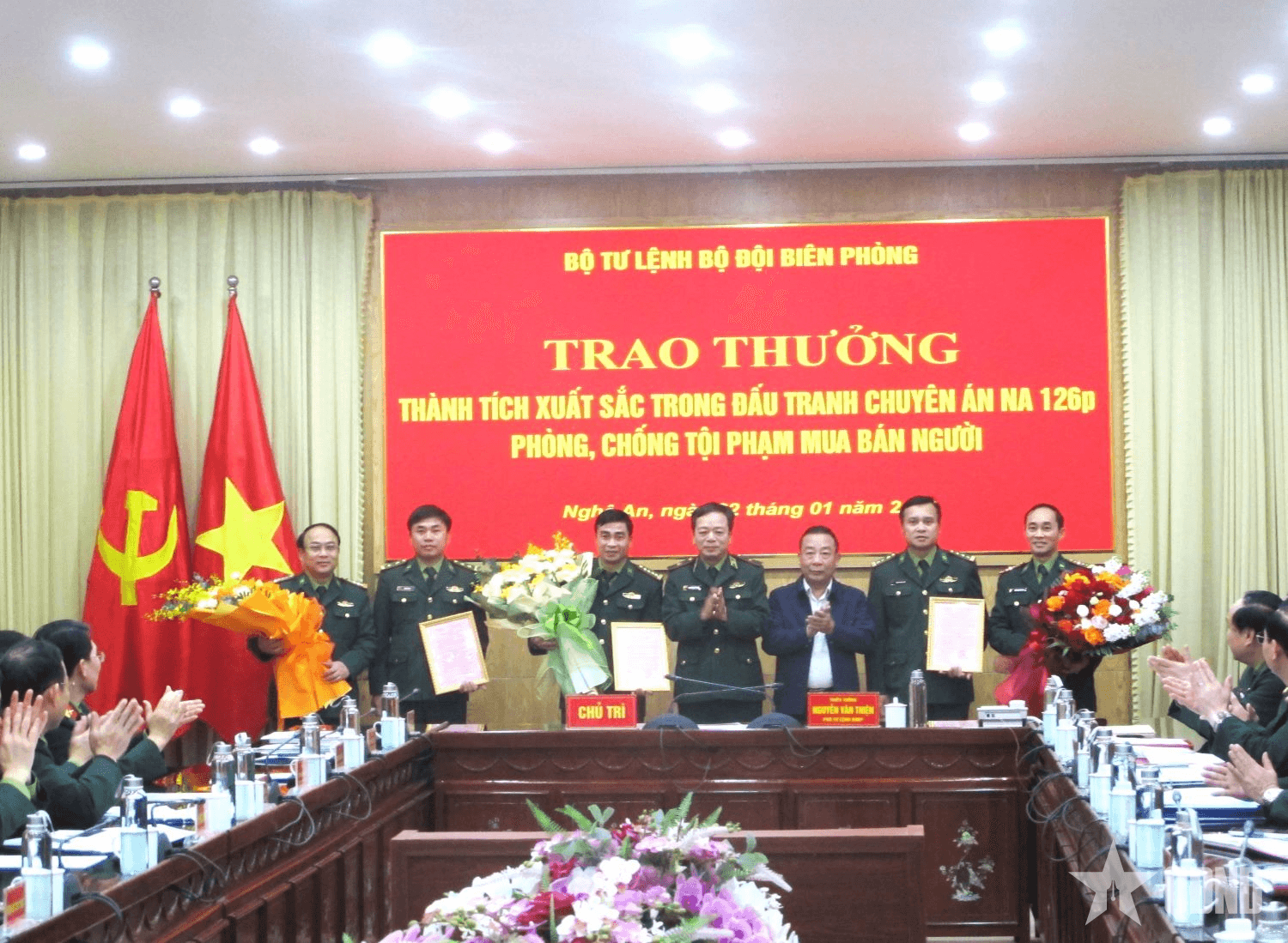 Trao thưởng thành tích xuất sắc cho Bộ đội Biên phòng tỉnh Nghệ An