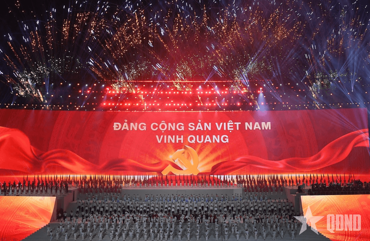 Tổng Bí thư Tô Lâm và các lãnh đạo Đảng, Nhà nước dự Chương trình nghệ thuật đặc biệt “Dưới lá cờ vẻ vang của Đảng”