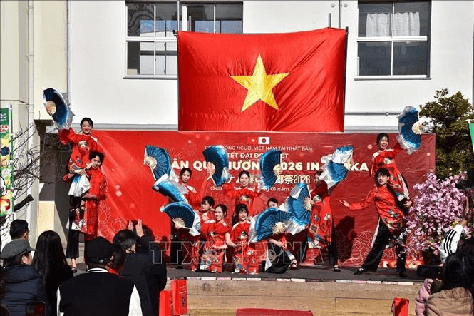 Thêm vững niềm tin, gắn bó với cội nguồn