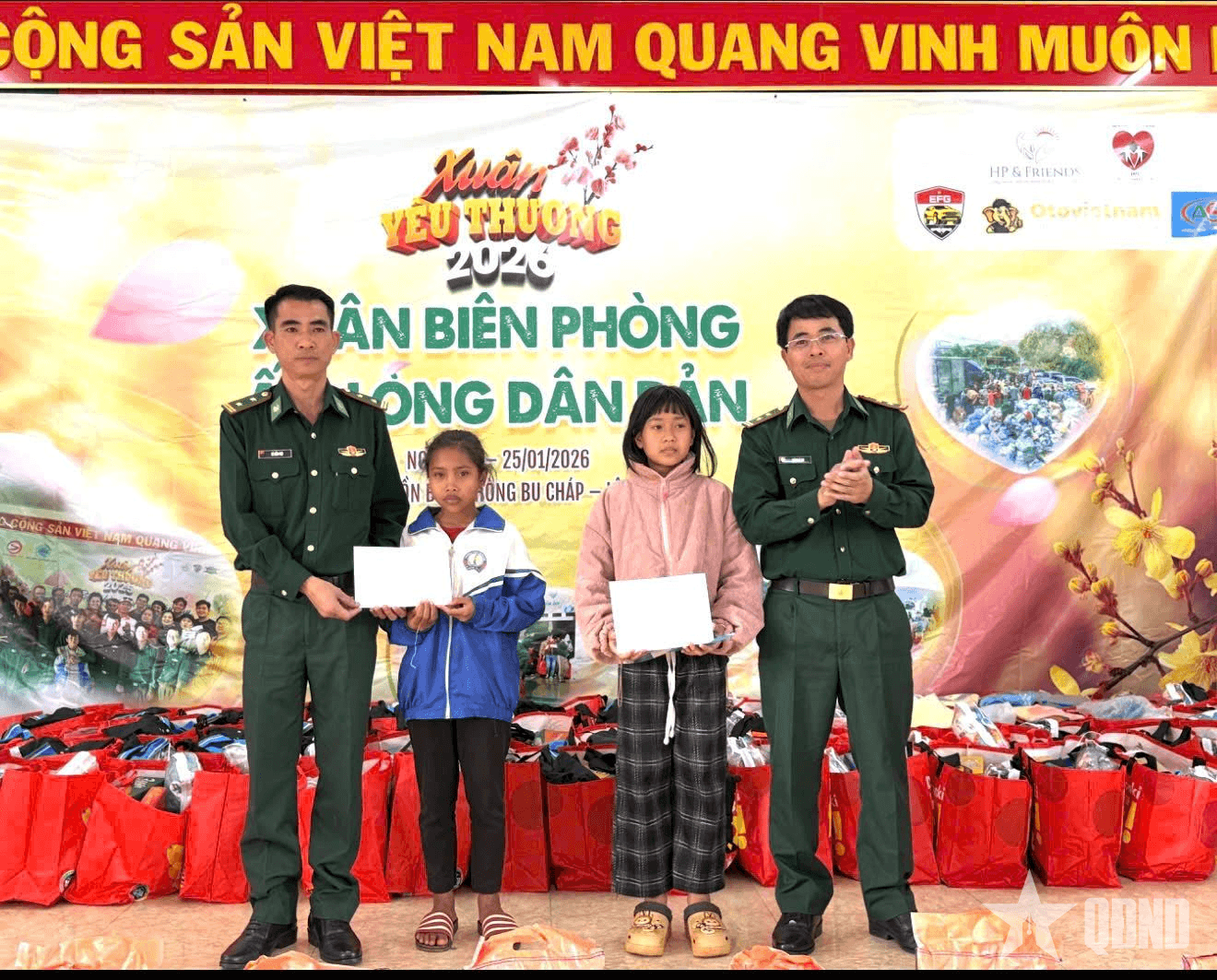 “Xuân Biên phòng ấm lòng dân bản” nơi biên cương Quảng Trực