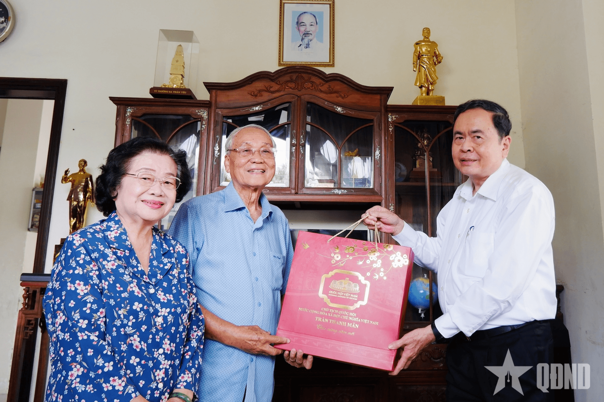 Chủ tịch Quốc hội Trần Thanh Mẫn thăm, chúc Tết nguyên Phó chủ tịch nước Trương Mỹ Hoa