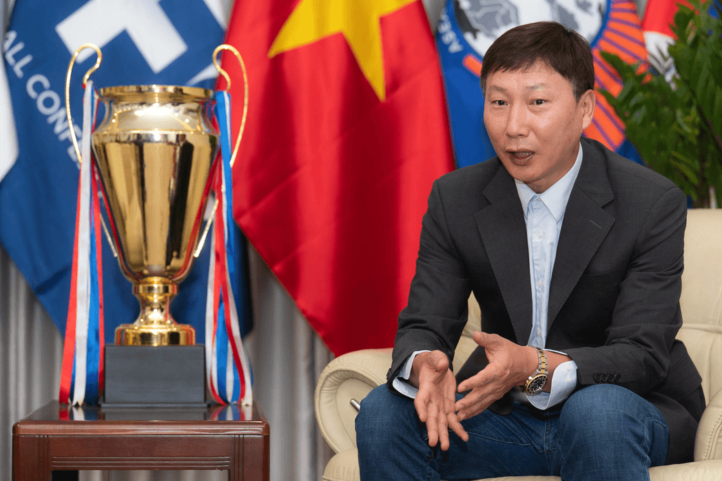 Huấn luyện viên Kim Sang-sik tự hào về các học trò của mình