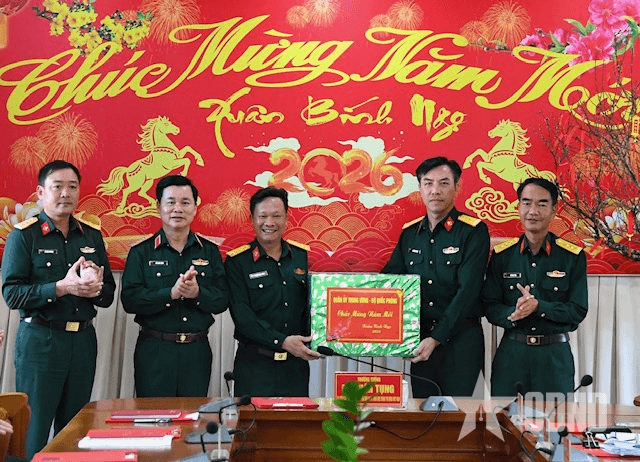 Thượng tướng Đỗ Xuân Tụng kiểm tra, chúc Tết tại tỉnh Đắk Lắk