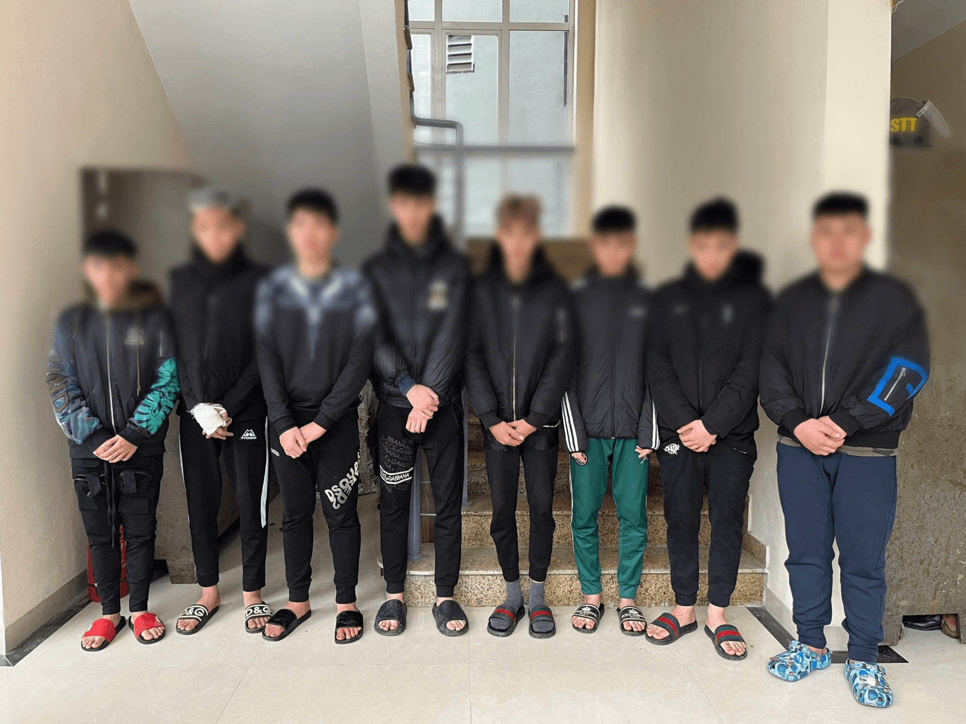 Tạm giữ hình sự 5 đối tượng gây rối khi đi "bão" tại hầm Kim Liên (Hà Nội)
