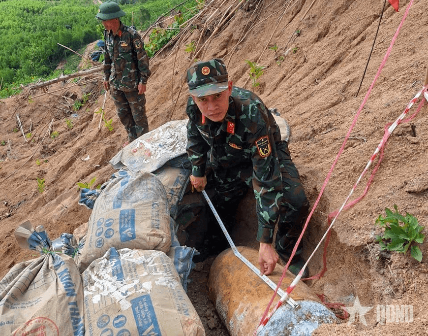 Đắk Lắk: Hủy nổ 2 quả bom sức công phá lớn