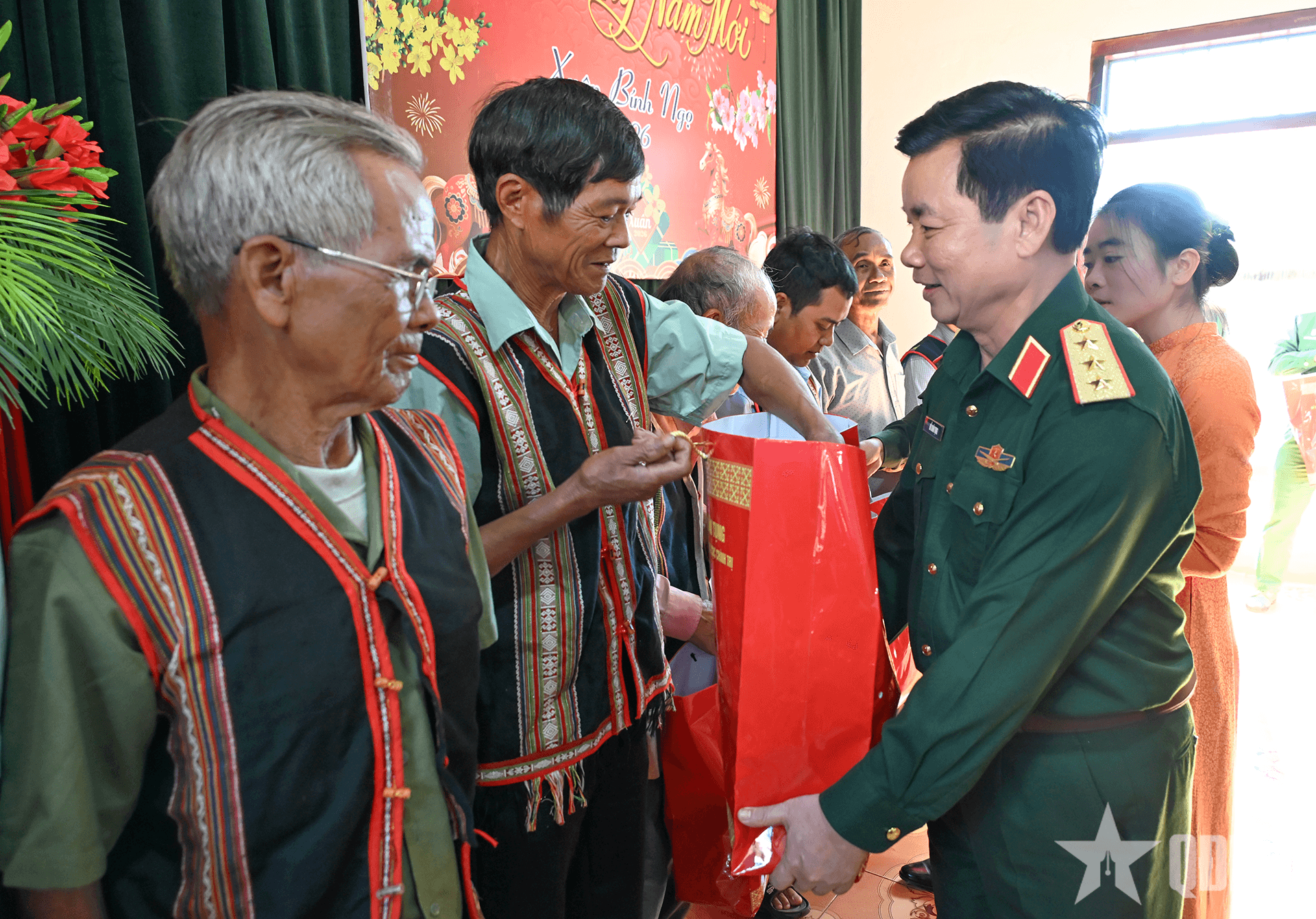 Thượng tướng Đỗ Xuân Tụng kiểm tra, chúc Tết tại tỉnh Gia Lai