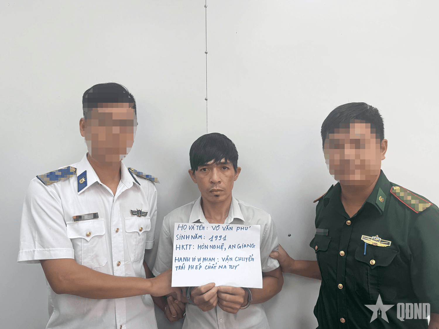 Vùng Cảnh sát biển 4: Bắt quả tang đối tượng vận chuyển ma túy