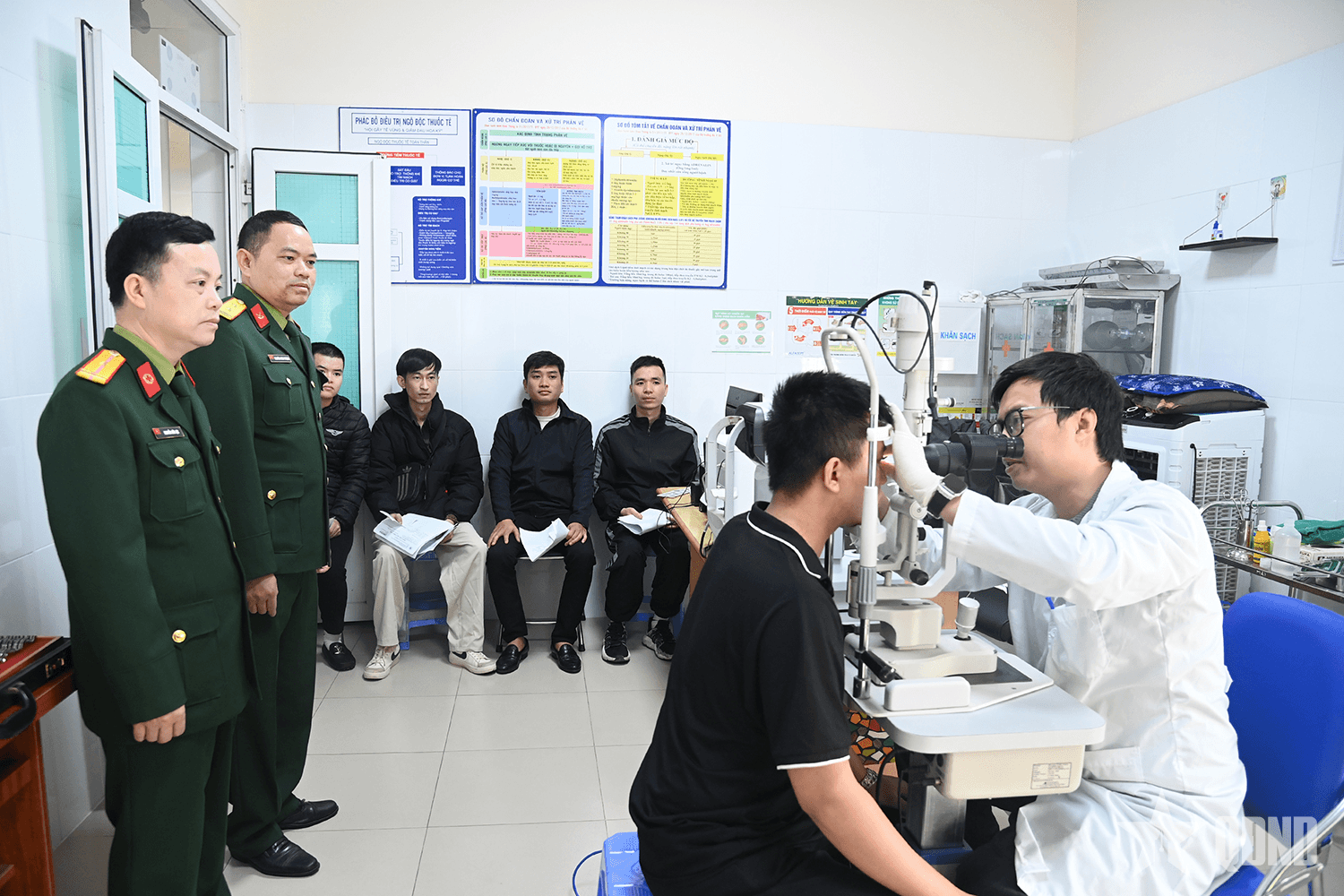 Bộ CHQS tỉnh Quảng Ninh khám sức khỏe công dân tham gia Hải đội dân quân thường trực năm 2026