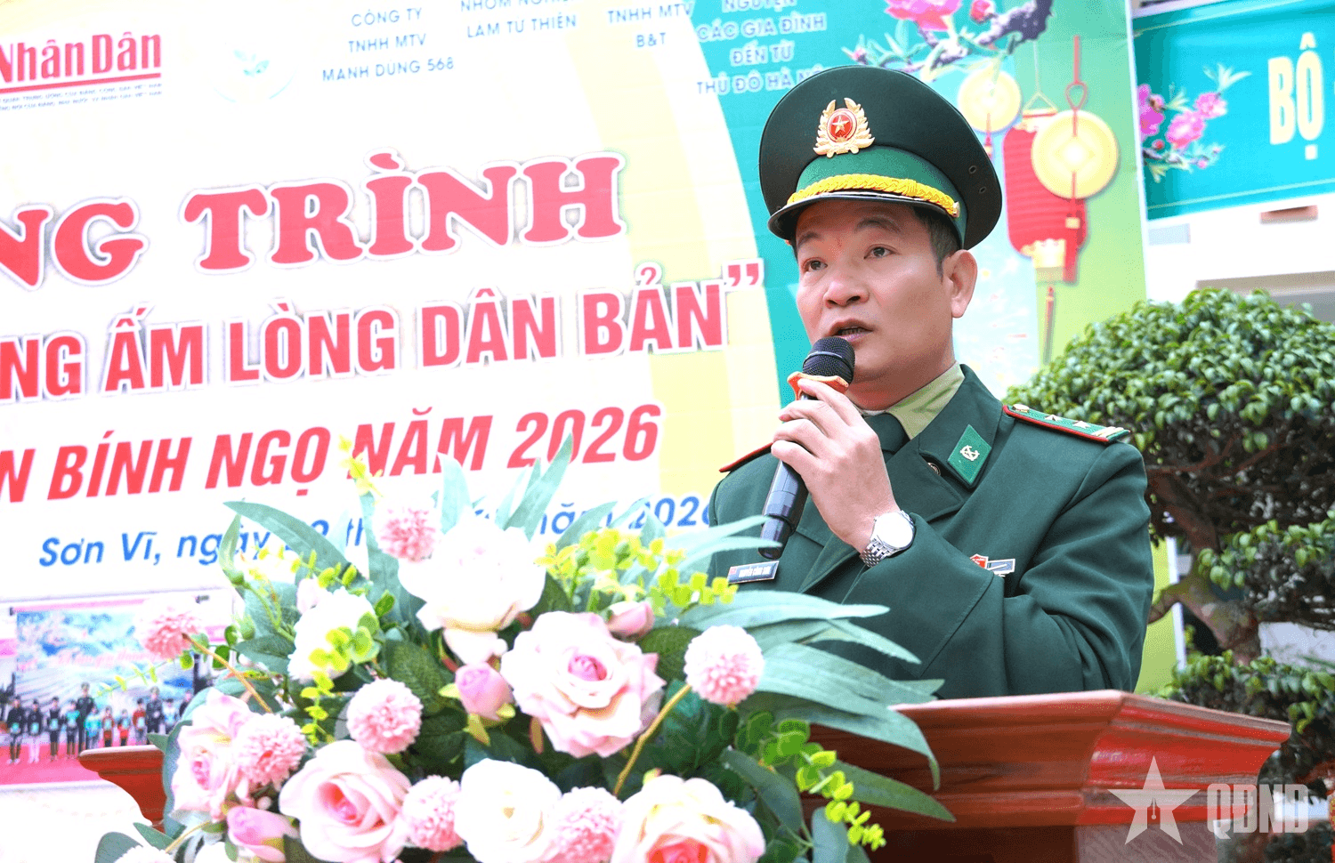 Mang sắc xuân đến với đồng bào biên cương Sơn Vĩ