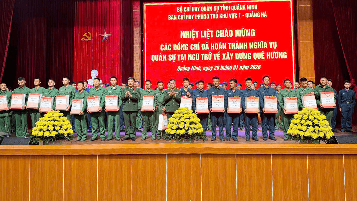 Ban Chỉ huy Phòng thủ khu vực 1 - Quảng Hà đón quân nhân hoàn thành nghĩa vụ quân sự