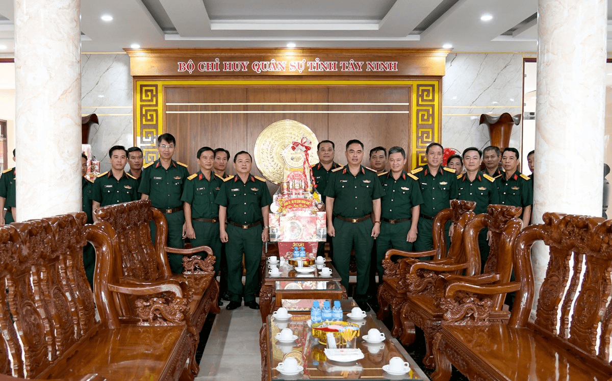 Đảng ủy, Bộ tư lệnh Quân khu 7 thăm, chúc Tết cán bộ, chiến sĩ LLVT tỉnh Tây Ninh