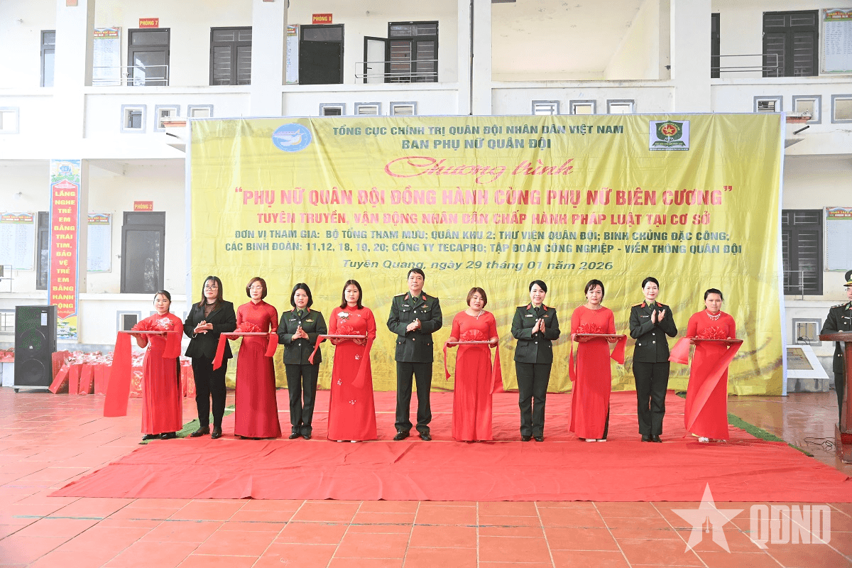 Ấm tình quân dân nơi địa đầu Tổ quốc Xín Mần