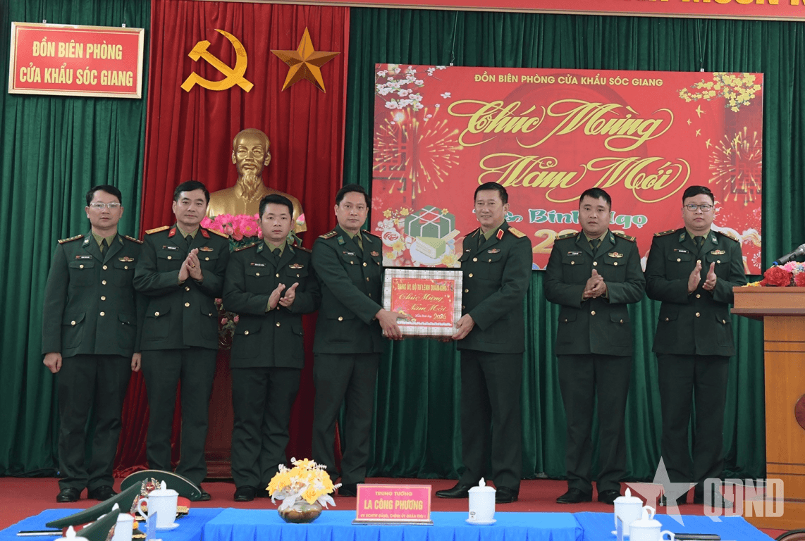Quân khu 1 thăm, chúc Tết nhân dân và các cơ quan, đơn vị, địa phương trên địa bàn tỉnh Cao Bằng