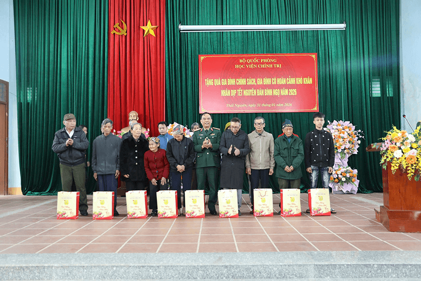 Học viện Chính trị tổ chức về nguồn, tri ân