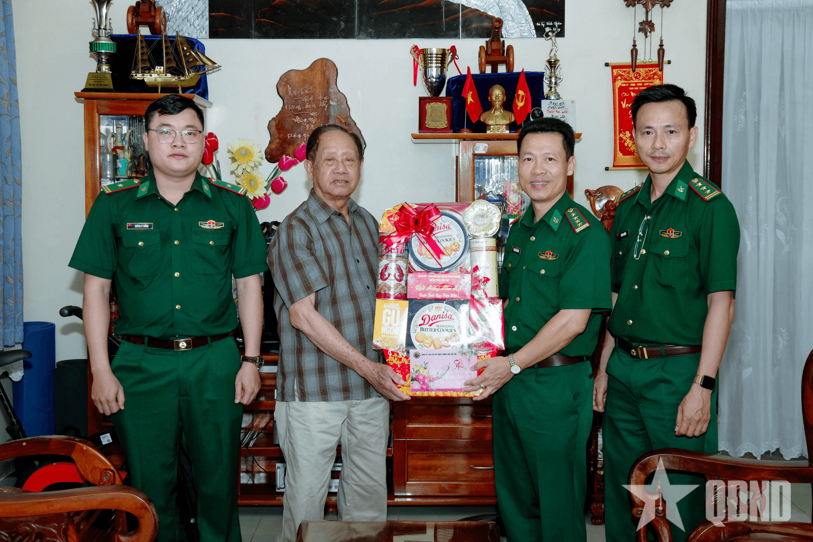 Cần Thơ: Tri ân, chúc Tết các thế hệ lãnh đạo UBND tỉnh và Bộ đội Biên phòng