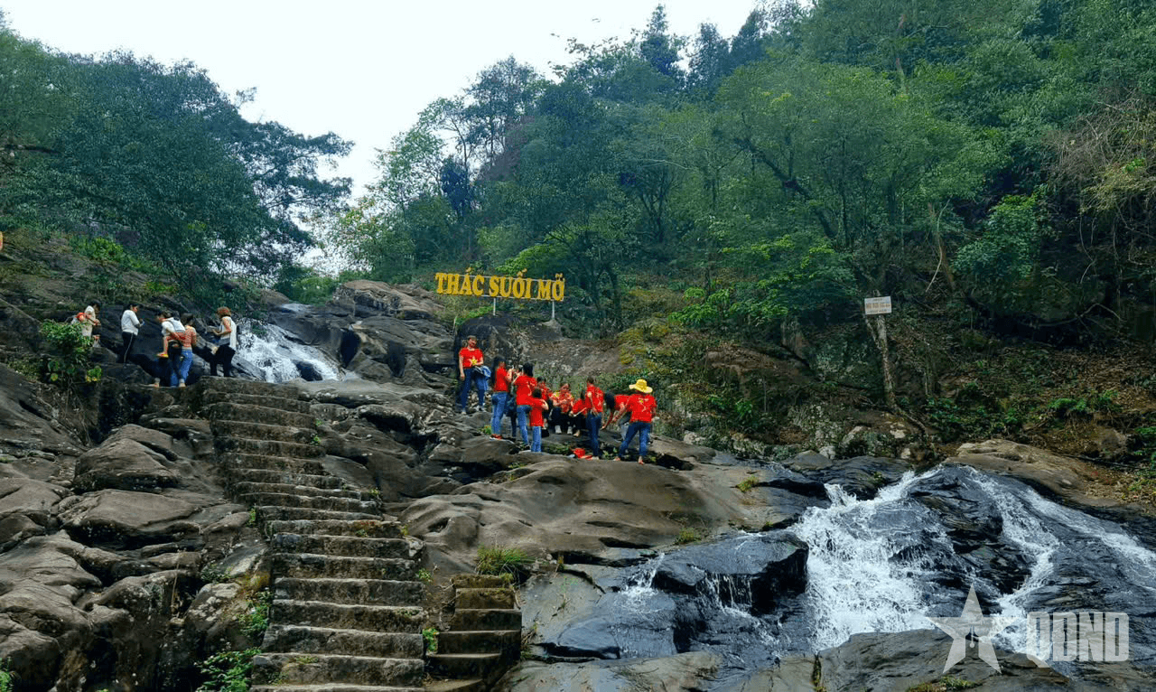 Bản giao hưởng của nước và đá
