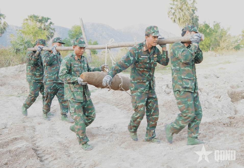 Lữ đoàn Công binh 25 (Quân khu 9): Hủy nổ 4,344 tấn bom, mìn, vật nổ