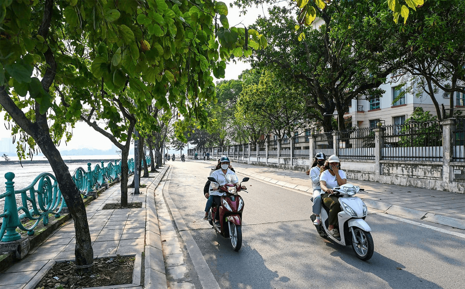 Giữ gìn “viên ngọc quý” Hồ Tây