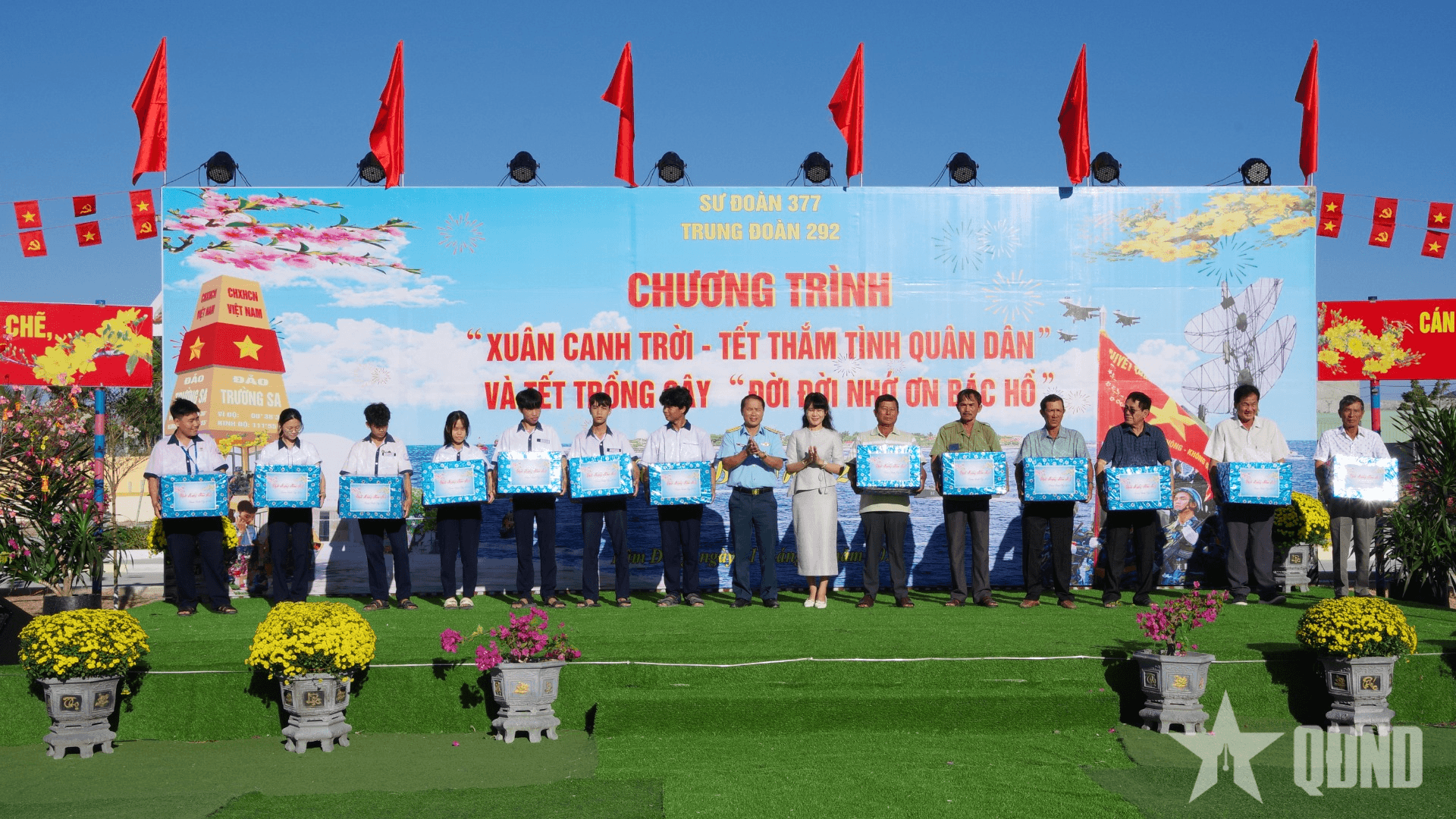 “Xuân canh trời - Tết thắm tình quân dân” ở Sư đoàn 377