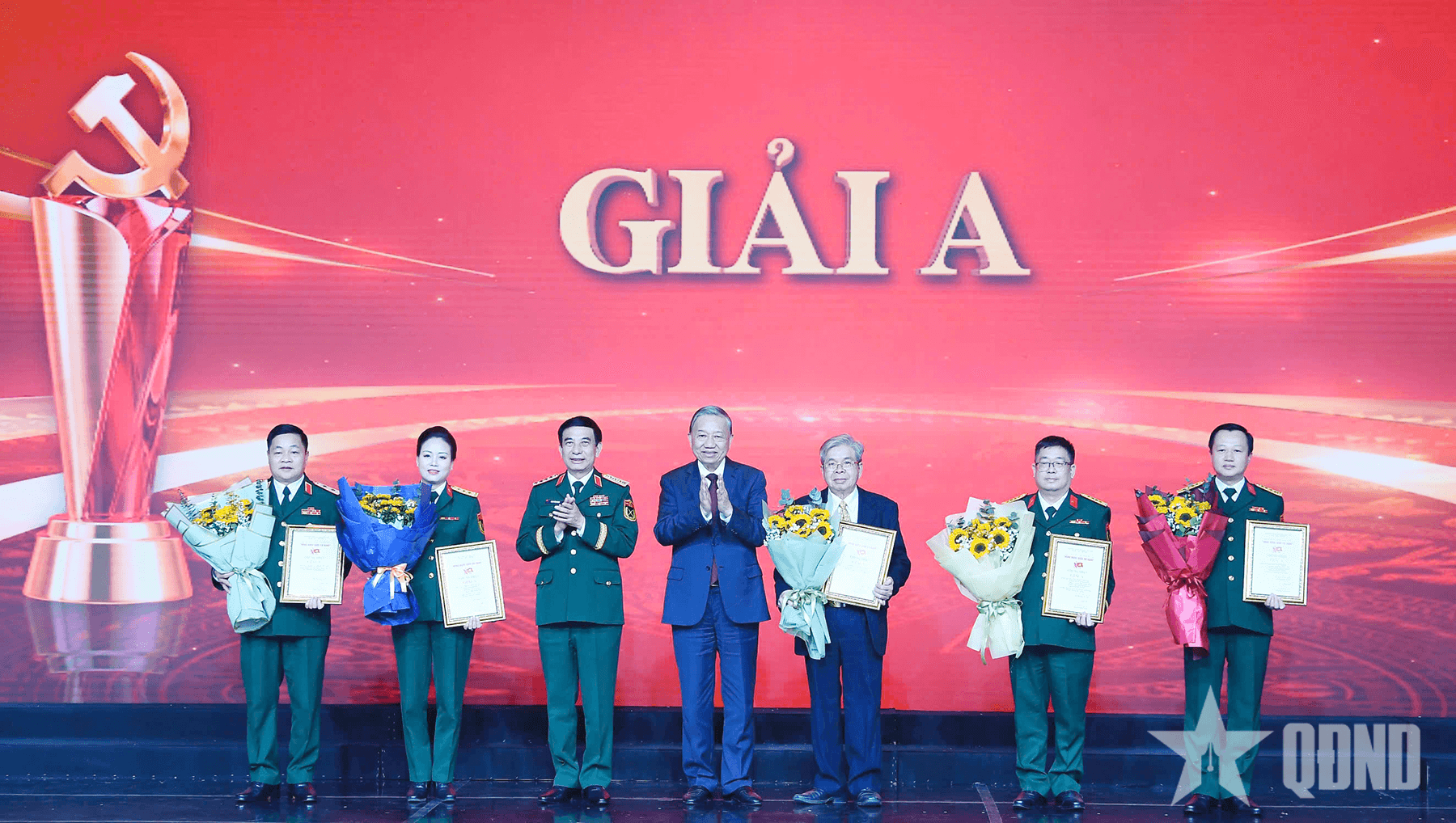 Tổng kết và trao giải Cuộc thi báo chí viết về Đảng quang vinh, Bác Hồ vĩ đại với chủ đề "Vững bước dưới cờ Đảng"