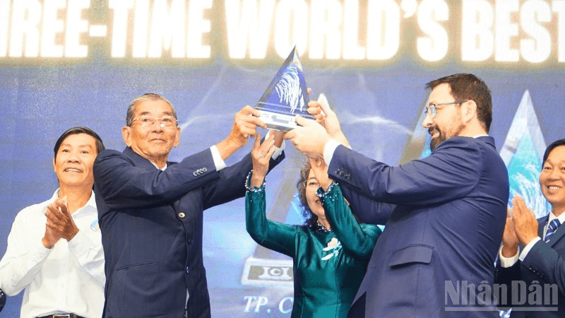 Trao Cúp “Gạo ngon nhất thế giới” năm 2025 cho gạo ST25