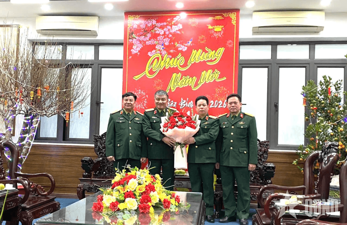 Thượng tướng Nguyễn Văn Hiền chúc Tết Bộ CHQS tỉnh Tuyên Quang