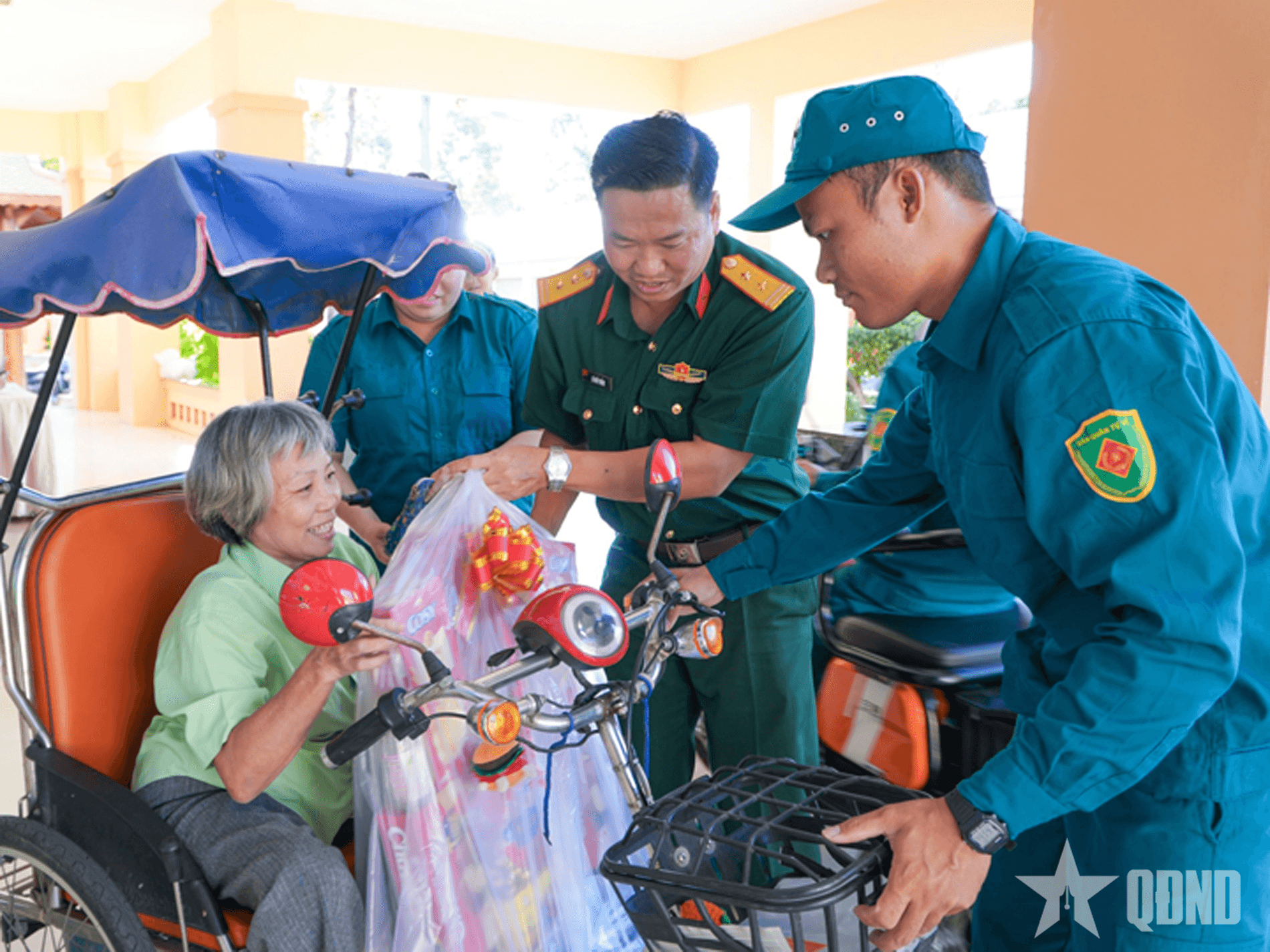 Ấm áp “Tết quân dân” tại TP Hồ Chí Minh