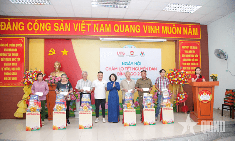 ​Chăm lo Tết cho các hộ dân khó khăn tại phường Tân Thuận, TP Hồ Chí Minh