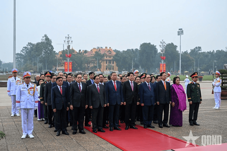 Lãnh đạo Đảng, Nhà nước, Quân đội vào Lăng viếng Chủ tịch Hồ Chí Minh