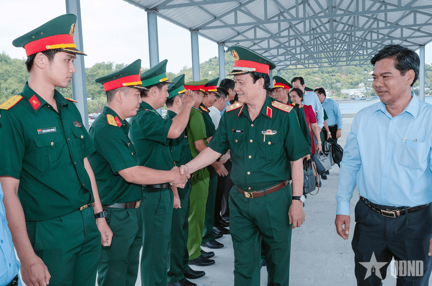 Quân khu 9: Kiểm tra sẵn sàng chiến đấu, thăm và chúc Tết tại đặc khu Thổ Châu và đặc khu Kiên Hải