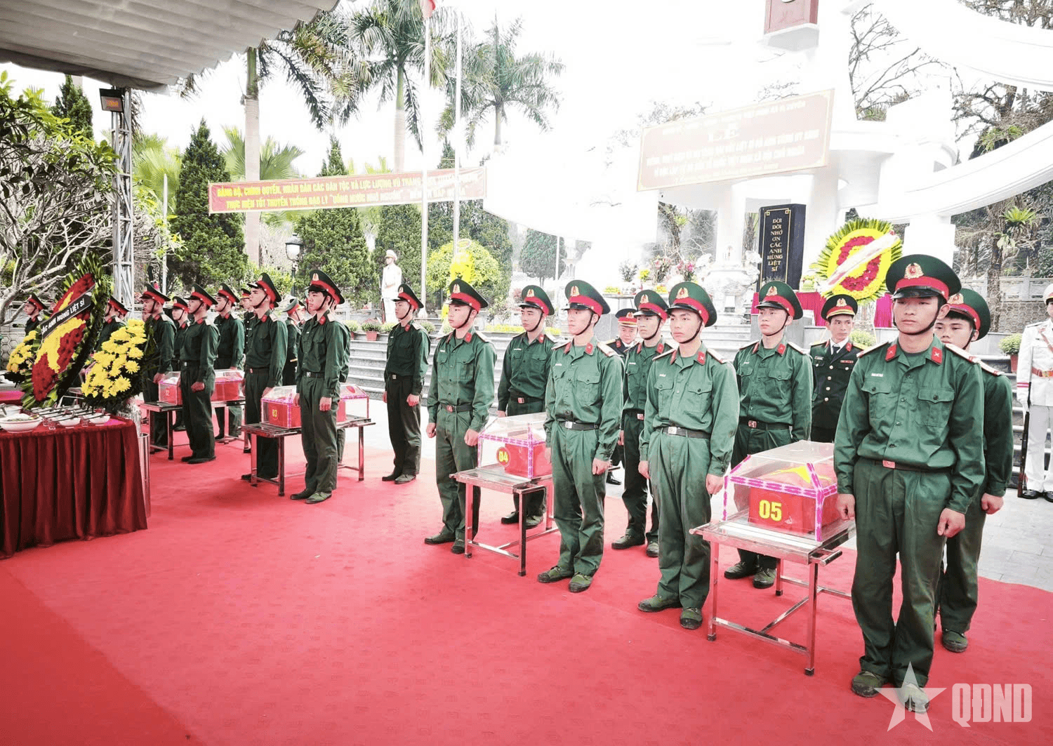 Bộ CHQS tỉnh Tuyên Quang di chuyển hài cốt liệt sĩ về an táng tại Nghĩa trang Liệt sĩ Vị Xuyên