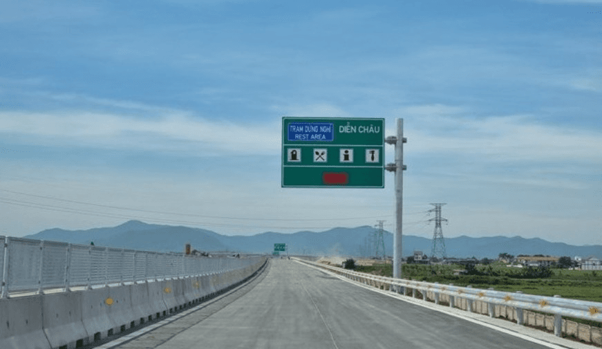 Lần đầu tiên Cảnh sát giao thông thực hiện cấm đường do sương mù