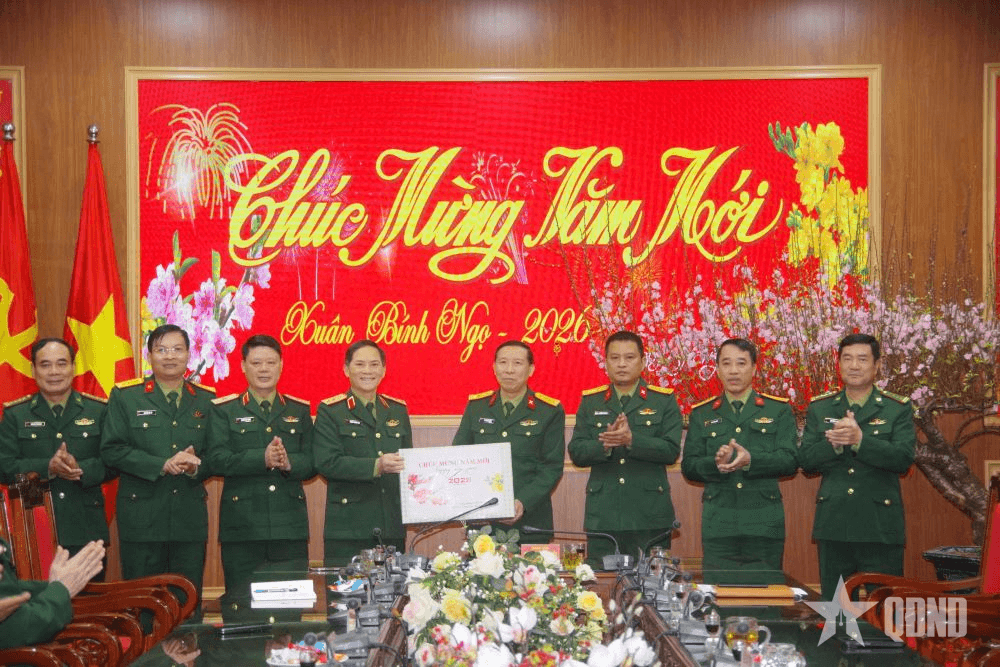 Thượng tướng Phạm Trường Sơn thăm, kiểm tra, chúc Tết Bộ CHQS tỉnh Hà Tĩnh