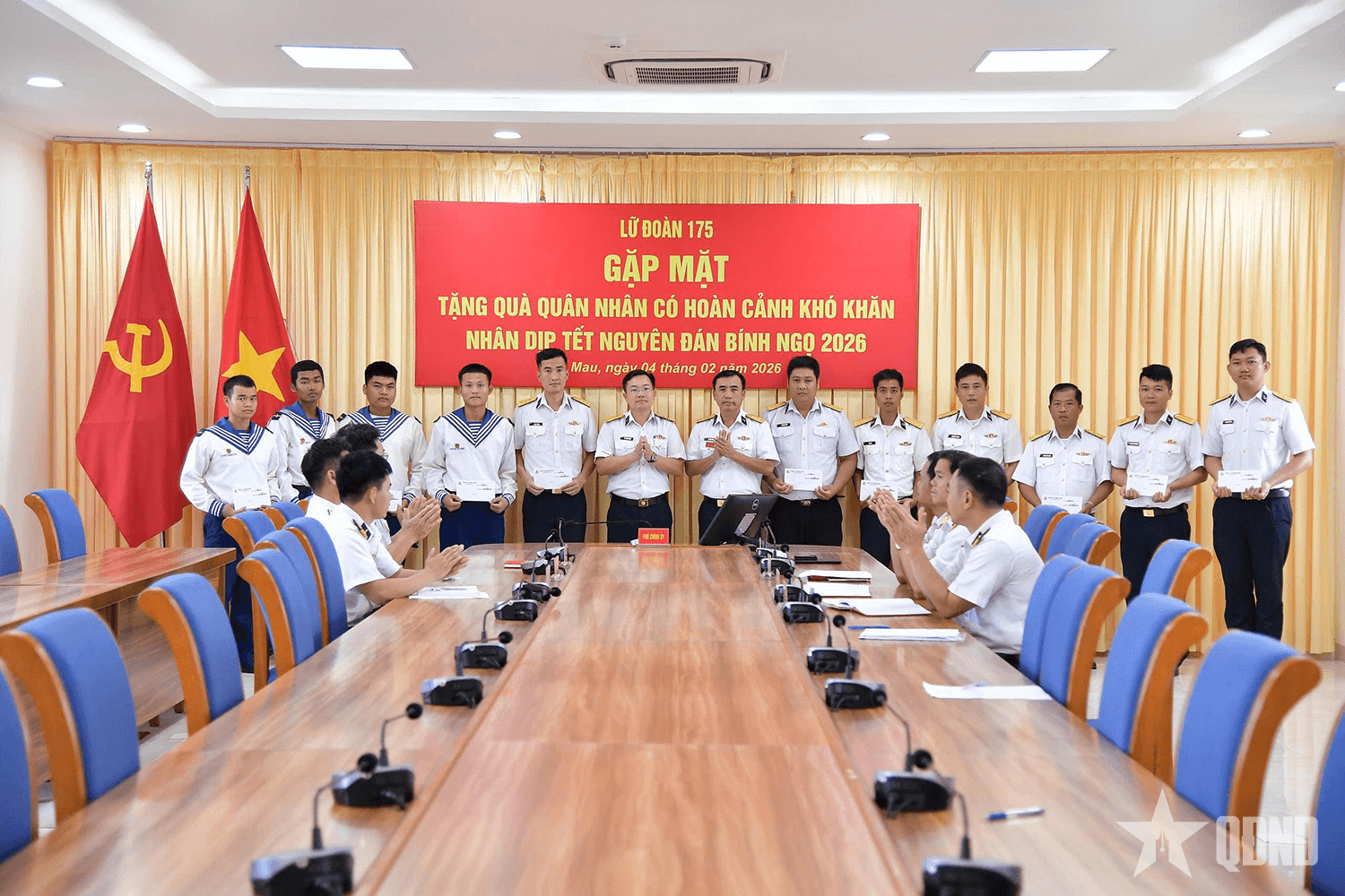 Lữ đoàn 175 (Vùng 5 Hải quân) tặng quà quân nhân có hoàn cảnh khó khăn