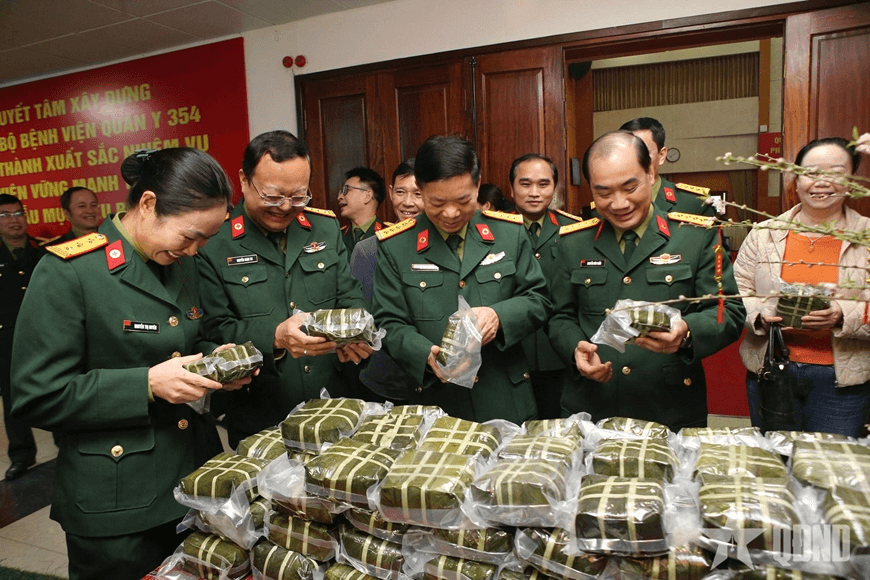 Bệnh viện Quân y 354: Ấm áp “Phiên chợ 0 đồng”