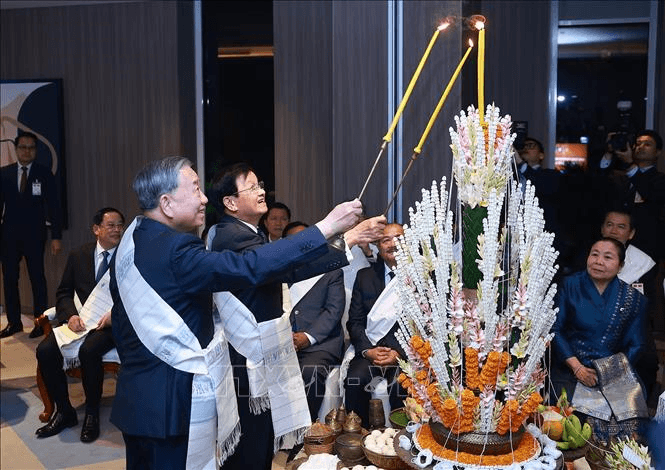 Tổng Bí thư Tô Lâm dự Lễ buộc chỉ cổ tay truyền thống của Lào