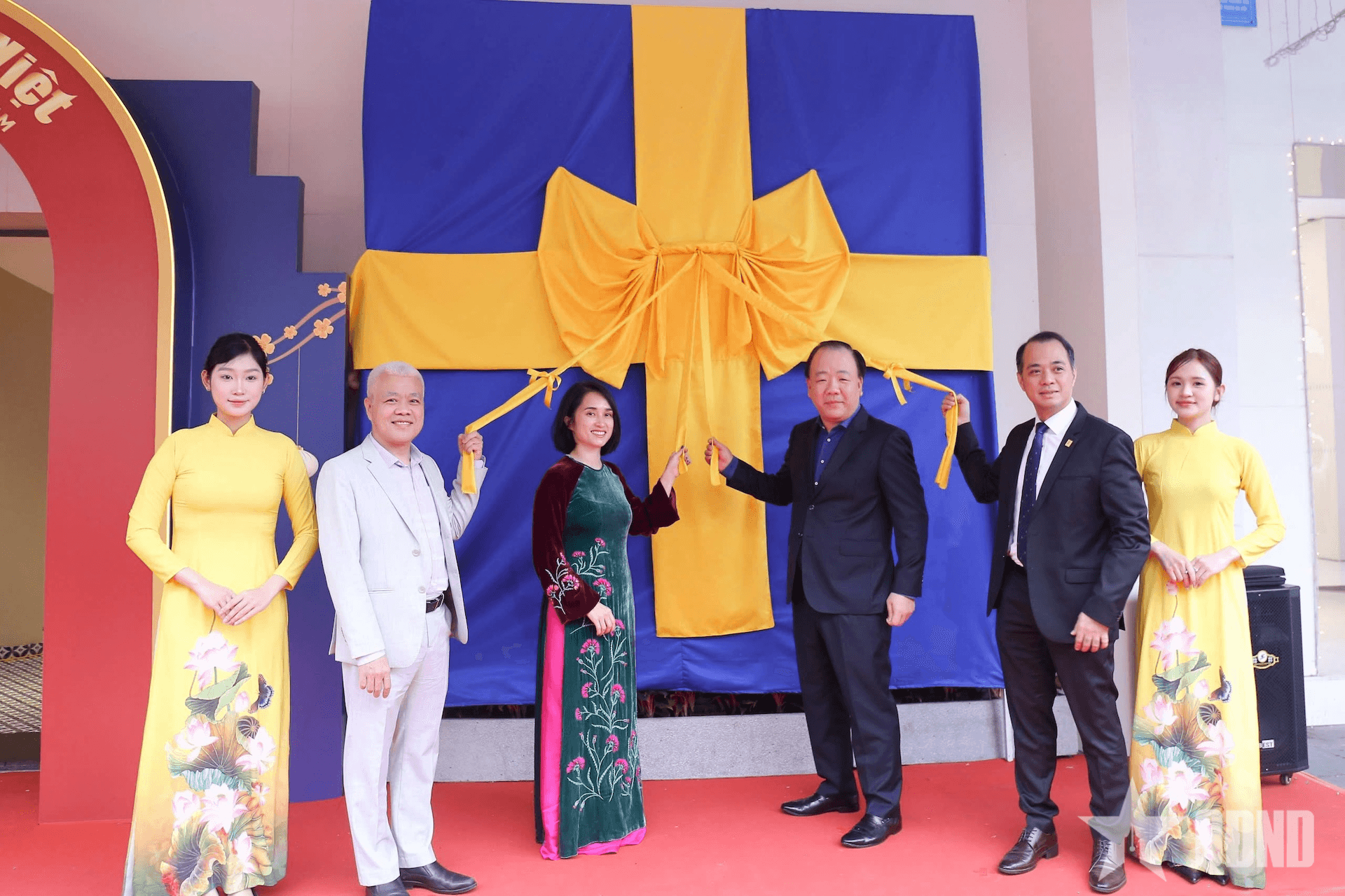 Hàng Việt ''lên phố'' Tràng Tiền với mô hình trưng bày - livestream