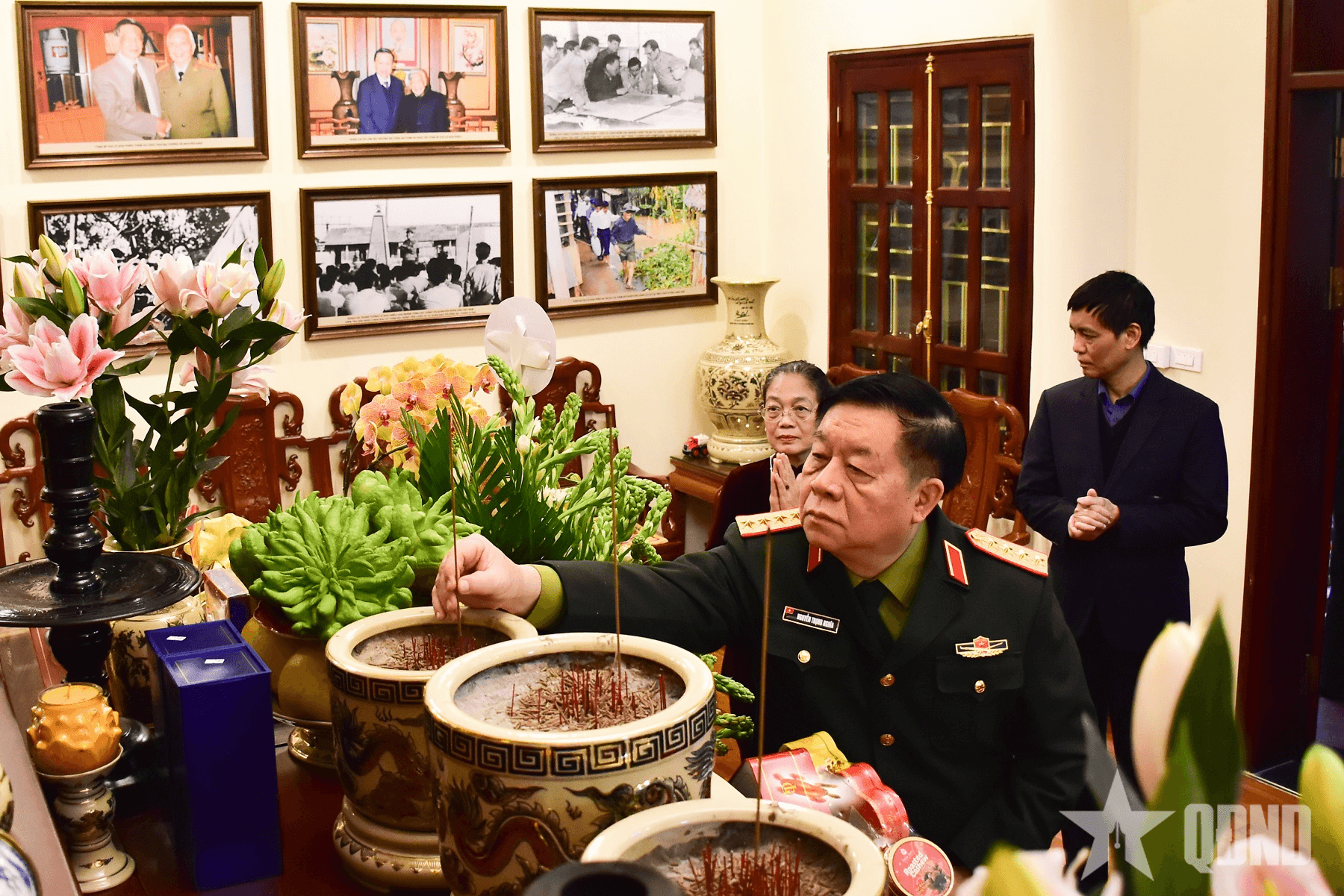 Đại tướng Nguyễn Trọng Nghĩa thắp hương; thăm, tặng quà nhân dịp Tết Bính Ngọ 2026