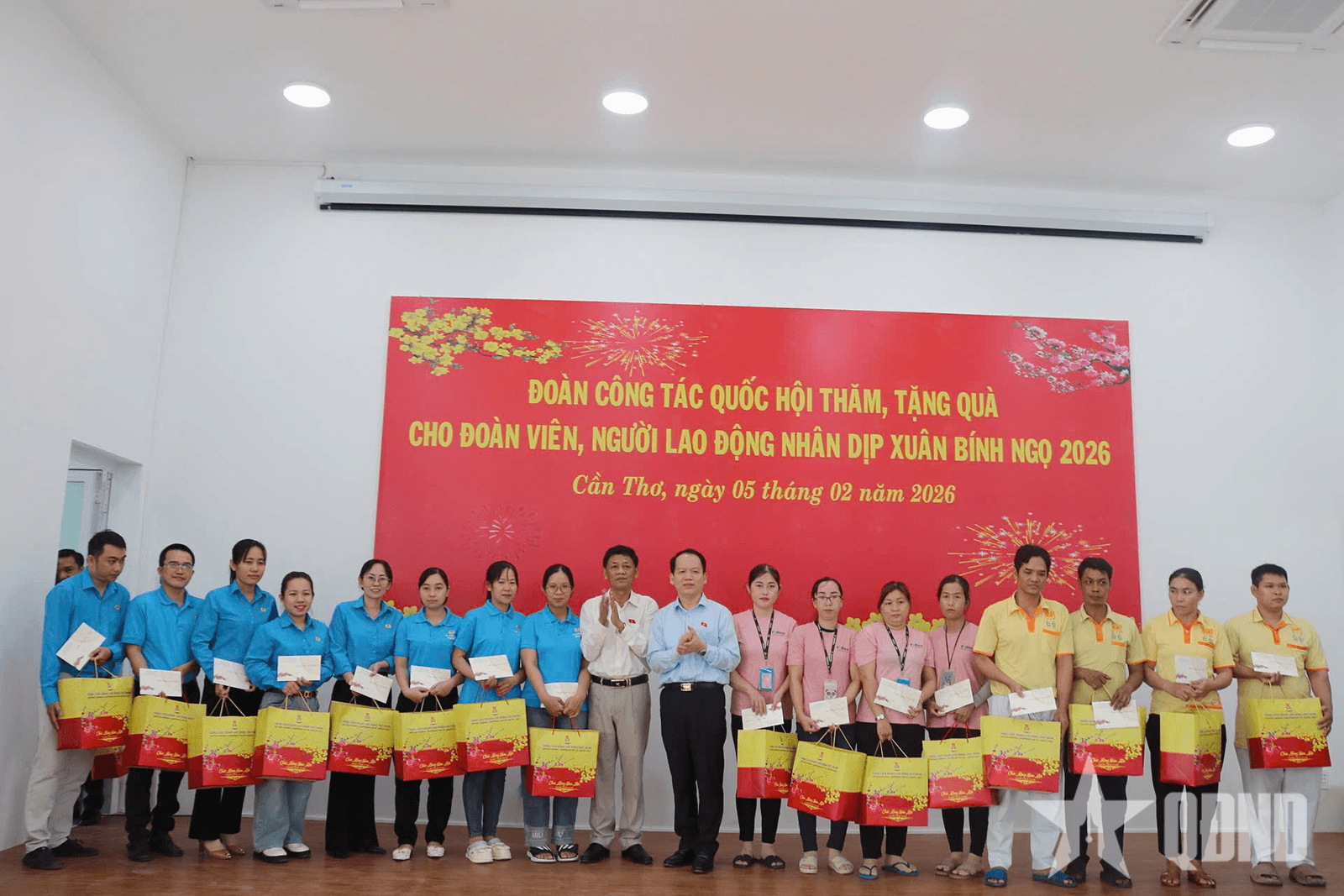 Đoàn công tác Quốc hội thăm, trao quà Tết tặng công nhân, người lao động tại Cần Thơ