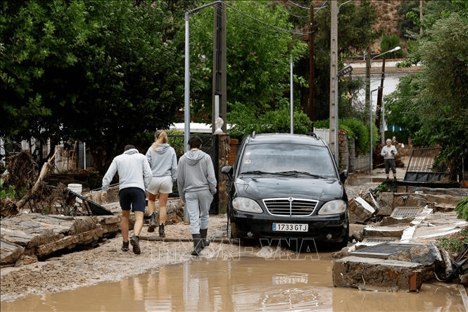 Sơ tán hàng trăm nghìn người do thiên tai tại Maroc và Tây Ban Nha