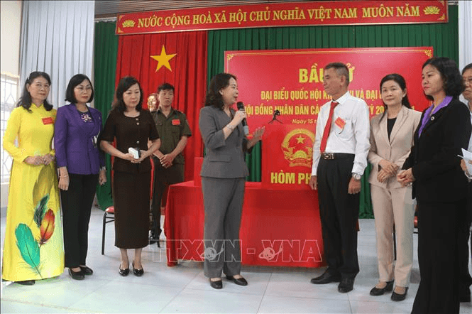 Phó chủ tịch nước Võ Thị Ánh Xuân kiểm tra công tác bầu cử tại Đồng Nai